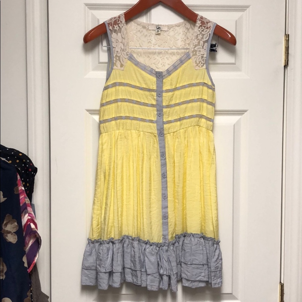 Yellow mini-dress, babydoll style